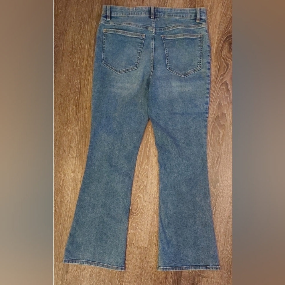H&M Bootcut Medium Wash Lightly Distressed Denim Jeans Size 12 High Waisted - Picture 4 of 11